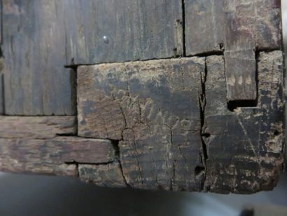 Petite armoire en satiné, filets d'amarante...