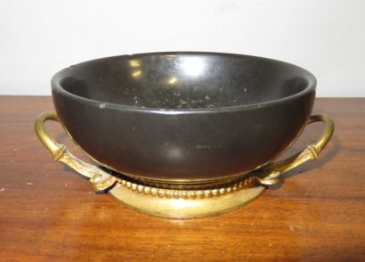 Coupelle en marbre noir, monture en bronze...