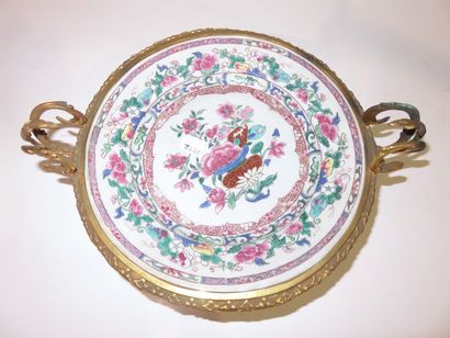 Assiette en porcelaine de Chine à décor de...
