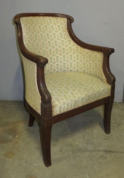 Bergère en acajou mouluré et sculpté, dossier...