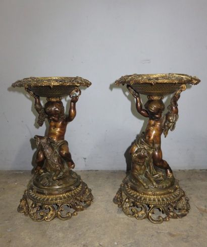 Paire de coupes vide-poche en bronze doré...