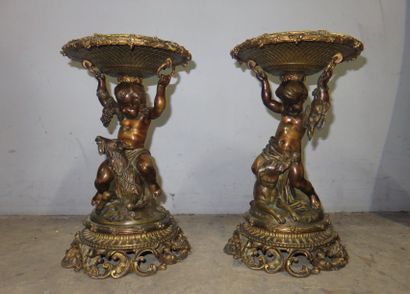 Paire de coupes vide-poche en bronze doré...