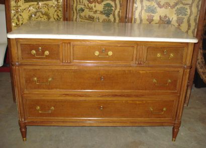 Commode en acajou et placage d'acajou. Il...