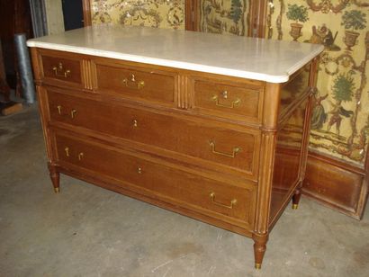 Commode en acajou et placage d'acajou. Il...