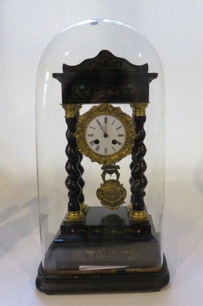 Pendule portique en bois noir, laiton et...