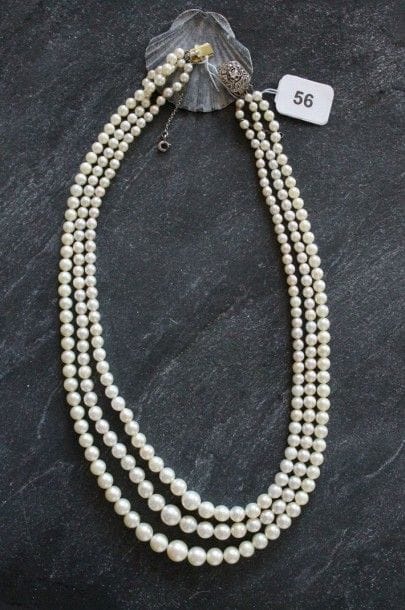 Collier trois rangs de perles de culture...