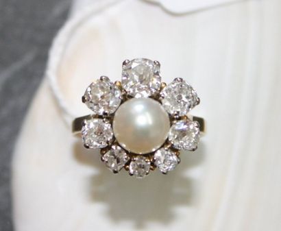 Bague en or jaune 750‰ ornée d'une perle...