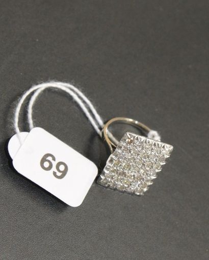 Bague de forme rectangulaire en or gris 750...