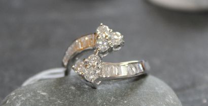 Bague toi et moi en or gris 750‰ sertie de...