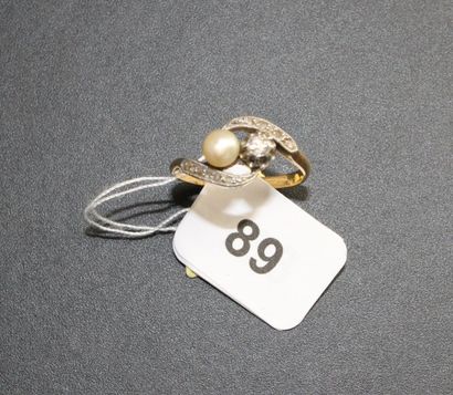 Bague toi et moi ornée d'une perle fine et...
