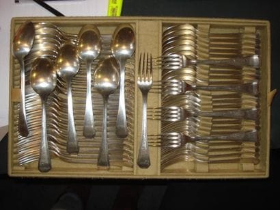 Ensemble de table ou ménagère en métal argenté...