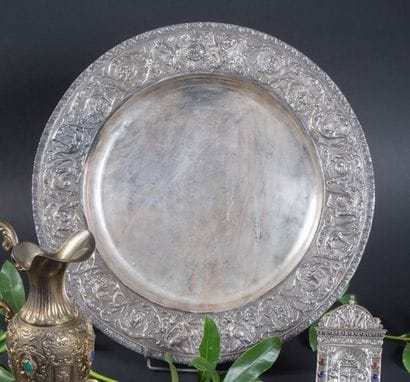 Grand plat ou plateau circulaire en argent
Plat...
