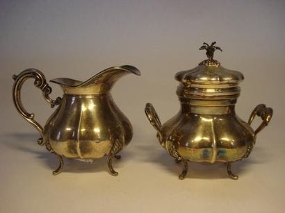 Pot à lait et pot à sucre en argent
Modèle...