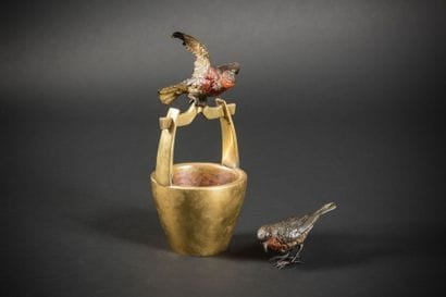 BRONZES DE VIENNE
Groupe figurant deux volatiles,...