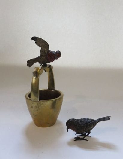 BRONZES DE VIENNE
Groupe figurant deux volatiles,...