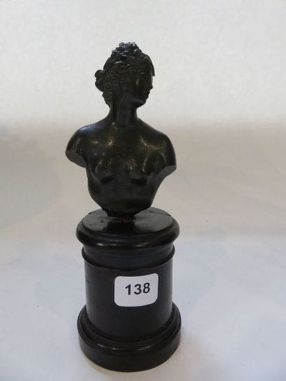 Vénus
Bronze de fulcrum
Epoque Romaine
Socle...