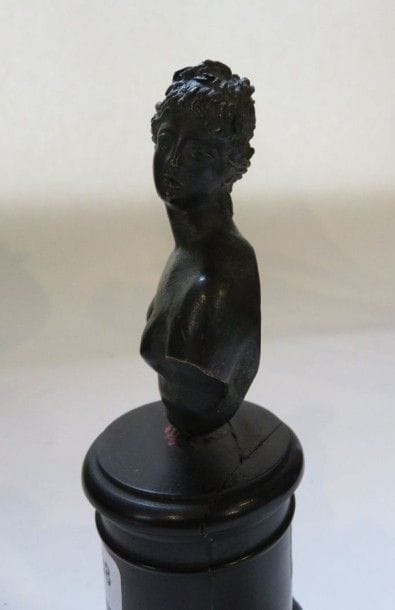 Vénus
Bronze de fulcrum
Epoque Romaine
Socle...