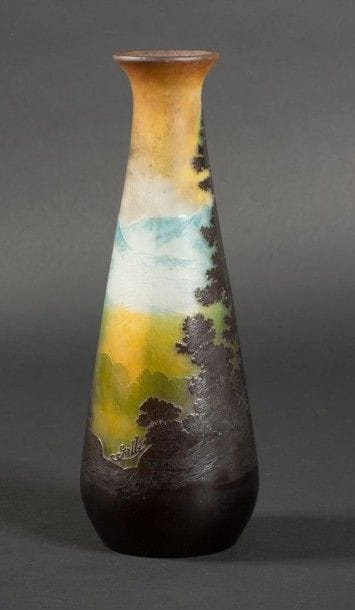 Emile GALLÉ
Vase oblong en verre multicouche...