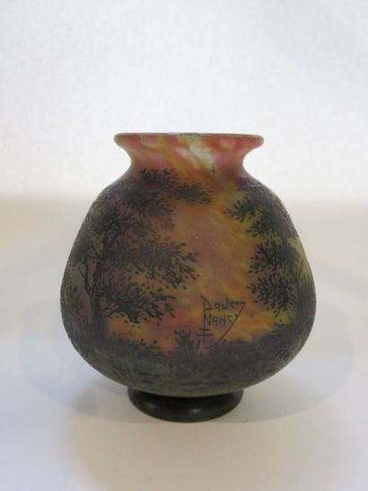 DAUM Nancy
Vase pansu sur talon en verre...