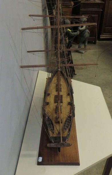 Maquette de goélette américaine à huniers.
Garde...