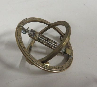 Anneau astronomique à deux cercles en laiton...