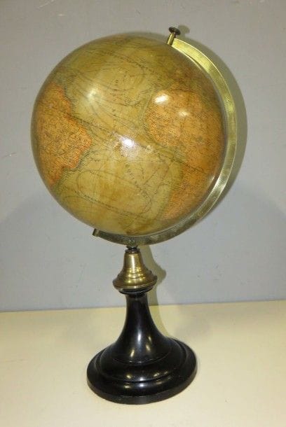 DELAMARCHE - BERTAUX Editeur
Globe terrestre...