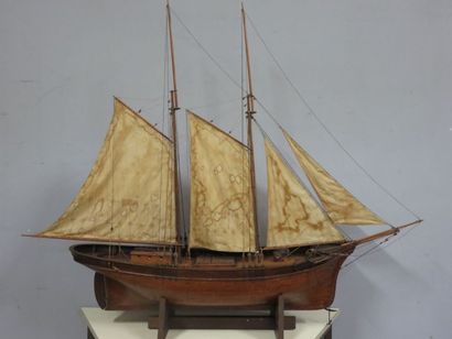 Maquette de goélette franche à deux mâts
Au...