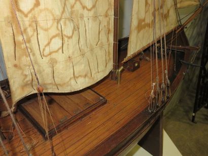 Maquette de goélette franche à deux mâts
Au...