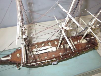 Maquette de trois-mâts carré armé de quarante...