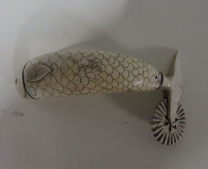 Scrimshaw
Roulette de pâtissier en ivoire...