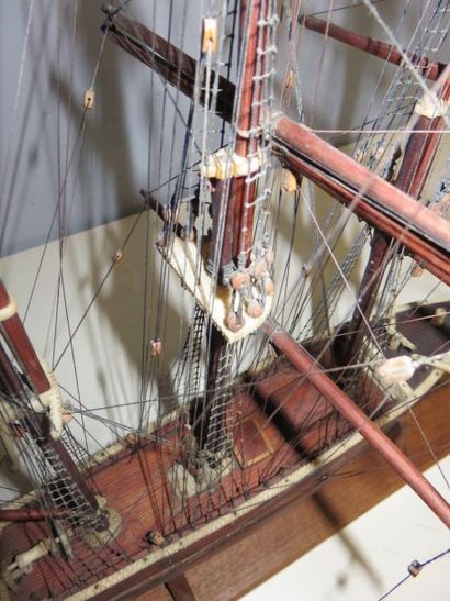 Maquette de trois-mâts barque présenté à...