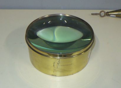 Loupe de bureau
Corps en laiton. Optique...