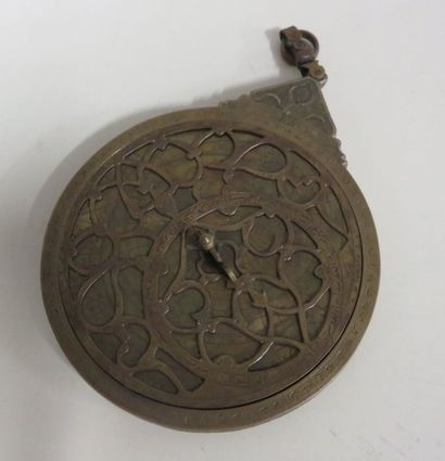 Astrolabe en bronze
Il est constitué d'une...