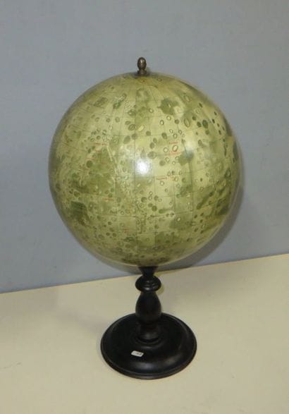 Globe lunaire. PERGAMON MOON GLOBE - Circa...