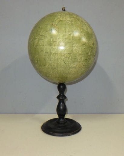 Globe lunaire. PERGAMON MOON GLOBE - Circa...