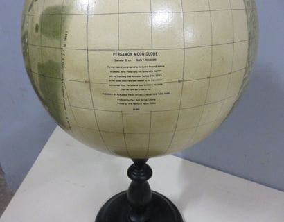 Globe lunaire. PERGAMON MOON GLOBE - Circa...