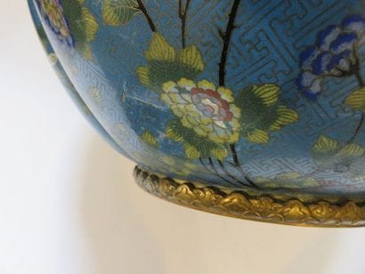CHINE
Cache-pot en émaux cloisonnés largement...