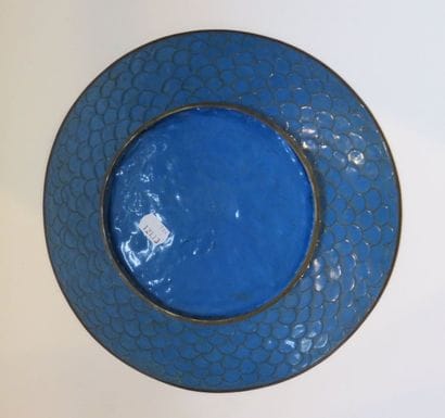 CHINE
Plat rond en émaux cloisonnés à décor...