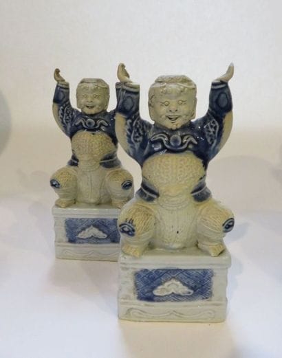 CHINE
Paire de personnages en porcelaine...