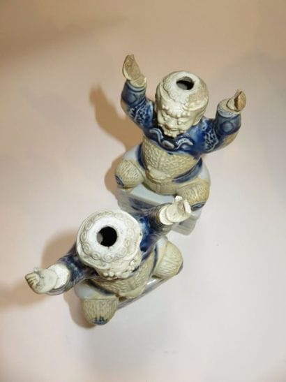 CHINE
Paire de personnages en porcelaine...