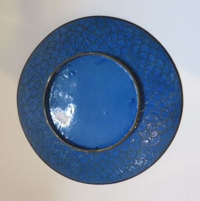 CHINE
Plat rond en émaux cloisonnés à décor...