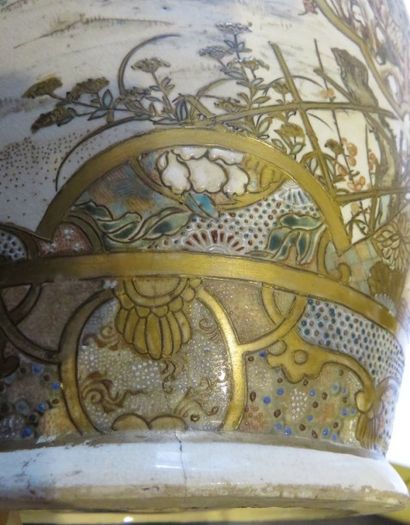 JAPON - Satzuma
Paire de vases en céramique...
