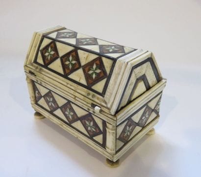 Petit coffret en marqueterie des Embriachi...