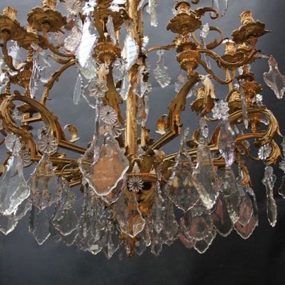 Très important lustre à trente cinq bras...