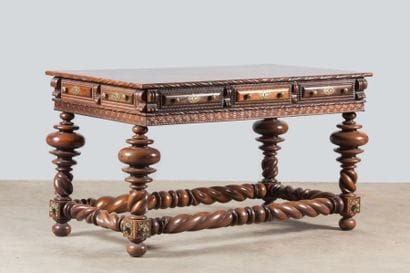 Grande table bureau en palissandre mouluré...