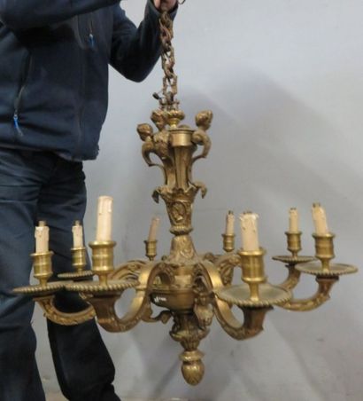 Lustre en bronze ciselé et doré à huit bras...