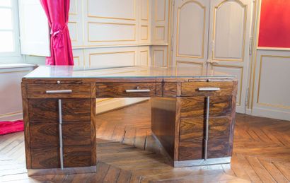Bureau plat toutes faces à caissons en placage...