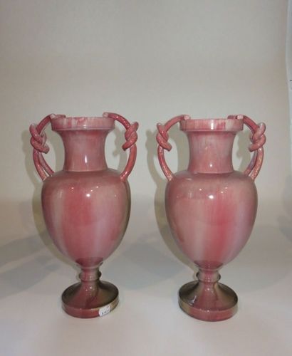 JEROME MASSIER
Paire de vases sur piédouche...