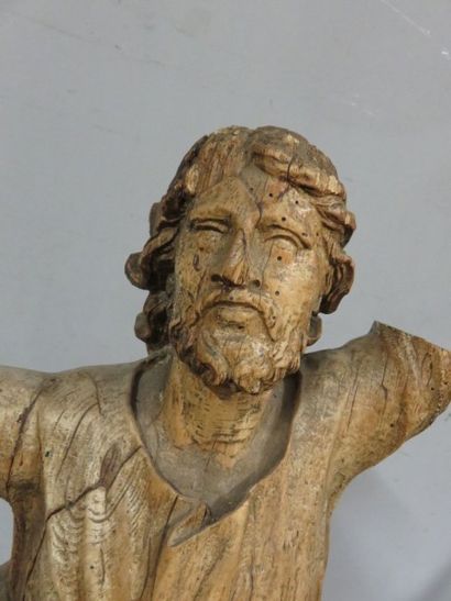 Statue en bois sculpté figurant un saint...