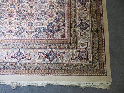 Tapis d'Inde en laine points noués fait main
253...